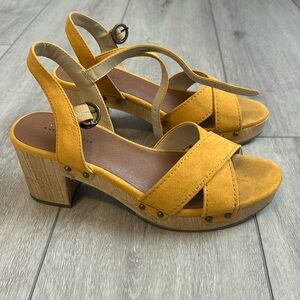 Women’s amber color blocked heels size 8 — great condition